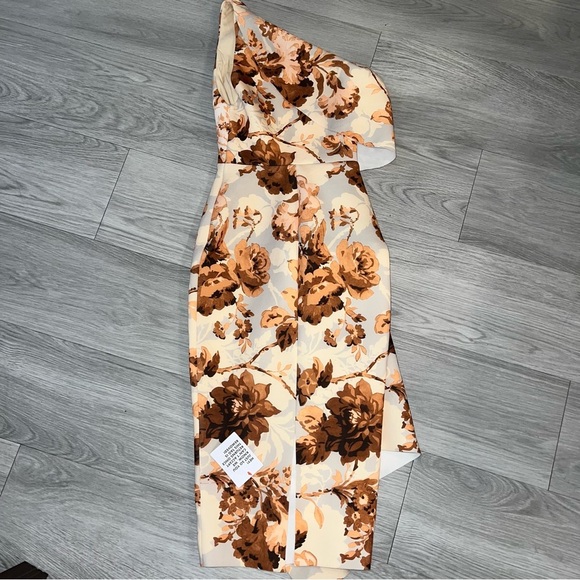 New ASOS design one shoulder asymmetrical floral dress - Picture 3 of 3